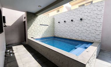 CASA CON PISCINA EN VENTA EN URB CELESSIA -MACHALA