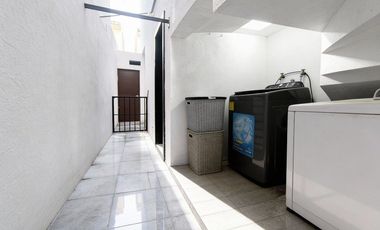 CASA CON PISCINA EN VENTA EN URB CELESSIA -MACHALA