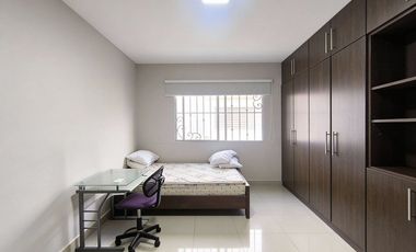 CASA CON PISCINA EN VENTA EN URB CELESSIA -MACHALA