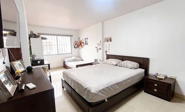 CASA CON PISCINA EN VENTA EN URB CELESSIA -MACHALA