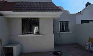 REBTA DE CASA EN JARDINES DEL VALLE CERCA DE LOS TACOS DEL RICA