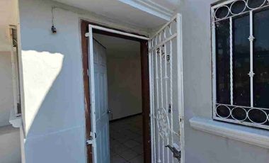 REBTA DE CASA EN JARDINES DEL VALLE CERCA DE LOS TACOS DEL RICA