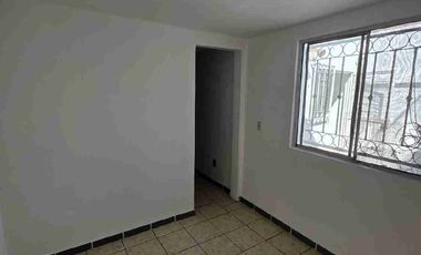 REBTA DE CASA EN JARDINES DEL VALLE CERCA DE LOS TACOS DEL RICA