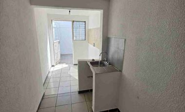 REBTA DE CASA EN JARDINES DEL VALLE CERCA DE LOS TACOS DEL RICA