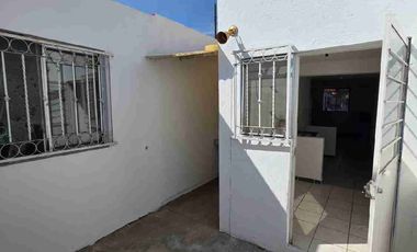 REBTA DE CASA EN JARDINES DEL VALLE CERCA DE LOS TACOS DEL RICA