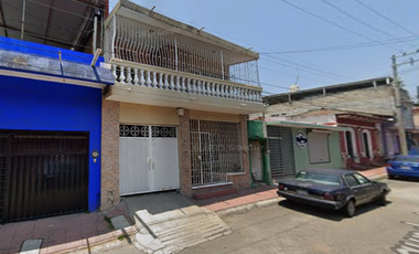 EXCELENTE CASA EN  VENTA Y EN OPORTUNIDAD PARA INVERSION ,NO CREDITOS EN 2DA. AVENIDA SUR NO. 35 CO. TAPACHULA CENTRO CP. 30700 CHIAPAS