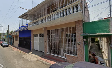 EXCELENTE CASA EN  VENTA Y EN OPORTUNIDAD PARA INVERSION ,NO CREDITOS EN 2DA. AVENIDA SUR NO. 35 CO. TAPACHULA CENTRO CP. 30700 CHIAPAS