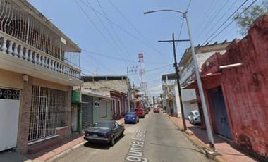 EXCELENTE CASA EN  VENTA Y EN OPORTUNIDAD PARA INVERSION ,NO CREDITOS EN 2DA. AVENIDA SUR NO. 35 CO. TAPACHULA CENTRO CP. 30700 CHIAPAS