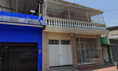 EXCELENTE CASA EN  VENTA Y EN OPORTUNIDAD PARA INVERSION ,NO CREDITOS EN 2DA. AVENIDA SUR NO. 35 CO. TAPACHULA CENTRO CP. 30700 CHIAPAS