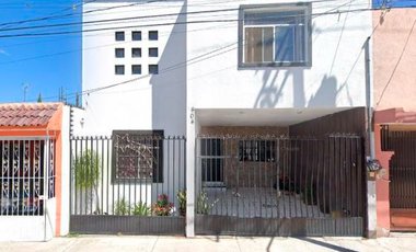 VENTA DE CASA EN COLONIA COLINIAS DEL PONIENTE AGUASCALIENTES