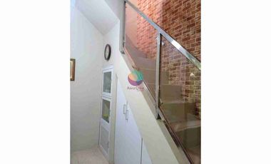 Dijual cepat rumah 2 lantai rapi siap huni di limus pratama