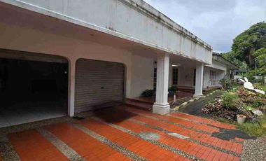 FOR SALE
RUMAH SIAP HUNI
DI JAYA MANDALA KUNINGAN 
SHM
Lt. ±1770m²
Lb ±800m²
Bangunan 1 lantai
Kt. 5
Km. 4
1 main house
1 pavilion
Swimming pool 12x5m²
Garden
Gazebo
Listrik 23000watt
Garasi 4 mobil
Carport 2 mobil
Hadap utara

Harga 40jt/m2 nepis