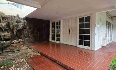 FOR SALE
RUMAH SIAP HUNI
DI JAYA MANDALA KUNINGAN 
SHM
Lt. ±1770m²
Lb ±800m²
Bangunan 1 lantai
Kt. 5
Km. 4
1 main house
1 pavilion
Swimming pool 12x5m²
Garden
Gazebo
Listrik 23000watt
Garasi 4 mobil
Carport 2 mobil
Hadap utara

Harga 40jt/m2 nepis