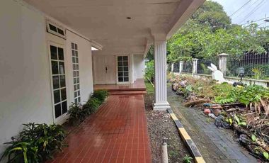 FOR SALE
RUMAH SIAP HUNI
DI JAYA MANDALA KUNINGAN 
SHM
Lt. ±1770m²
Lb ±800m²
Bangunan 1 lantai
Kt. 5
Km. 4
1 main house
1 pavilion
Swimming pool 12x5m²
Garden
Gazebo
Listrik 23000watt
Garasi 4 mobil
Carport 2 mobil
Hadap utara

Harga 40jt/m2 nepis