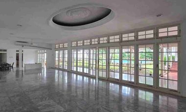 FOR SALE
RUMAH SIAP HUNI
DI JAYA MANDALA KUNINGAN 
SHM
Lt. ±1770m²
Lb ±800m²
Bangunan 1 lantai
Kt. 5
Km. 4
1 main house
1 pavilion
Swimming pool 12x5m²
Garden
Gazebo
Listrik 23000watt
Garasi 4 mobil
Carport 2 mobil
Hadap utara

Harga 40jt/m2 nepis