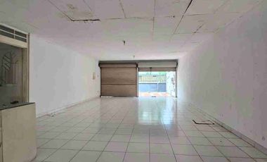 FOR SALE
RUMAH SIAP HUNI
DI JAYA MANDALA KUNINGAN 
SHM
Lt. ±1770m²
Lb ±800m²
Bangunan 1 lantai
Kt. 5
Km. 4
1 main house
1 pavilion
Swimming pool 12x5m²
Garden
Gazebo
Listrik 23000watt
Garasi 4 mobil
Carport 2 mobil
Hadap utara

Harga 40jt/m2 nepis