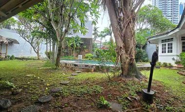 FOR SALE
RUMAH SIAP HUNI
DI JAYA MANDALA KUNINGAN 
SHM
Lt. ±1770m²
Lb ±800m²
Bangunan 1 lantai
Kt. 5
Km. 4
1 main house
1 pavilion
Swimming pool 12x5m²
Garden
Gazebo
Listrik 23000watt
Garasi 4 mobil
Carport 2 mobil
Hadap utara

Harga 40jt/m2 nepis