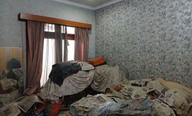 Rumah strategis perlu renovasi nyaman layout bagus di Taman Sakura, Bandung