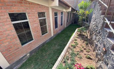 BONITA CASA, ESTILO RUSTICO CON MARAVILLOSA VISTA EN CASUARINAS SUR