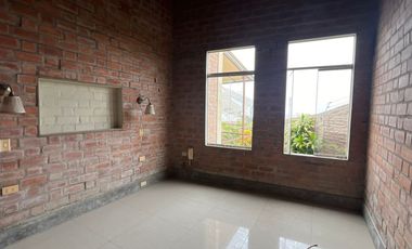 BONITA CASA, ESTILO RUSTICO CON MARAVILLOSA VISTA EN CASUARINAS SUR