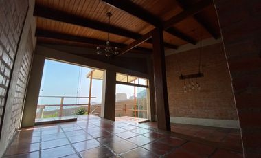 BONITA CASA, ESTILO RUSTICO CON MARAVILLOSA VISTA EN CASUARINAS SUR