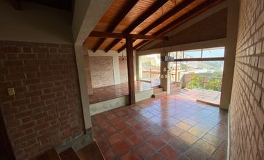 BONITA CASA, ESTILO RUSTICO CON MARAVILLOSA VISTA EN CASUARINAS SUR