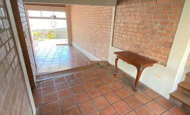 BONITA CASA, ESTILO RUSTICO CON MARAVILLOSA VISTA EN CASUARINAS SUR