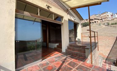 BONITA CASA, ESTILO RUSTICO CON MARAVILLOSA VISTA EN CASUARINAS SUR