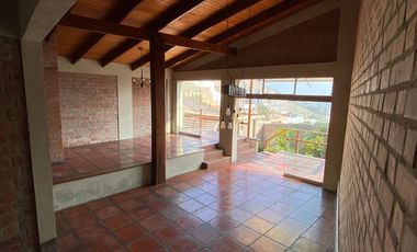 BONITA CASA, ESTILO RUSTICO CON MARAVILLOSA VISTA EN CASUARINAS SUR