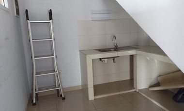 Gudang Akses Kontainer 40 Feet di Sentra Niaga Harapan Indah