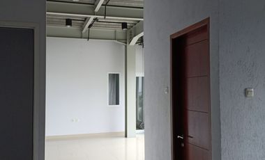 Gudang Akses Kontainer 40 Feet di Sentra Niaga Harapan Indah