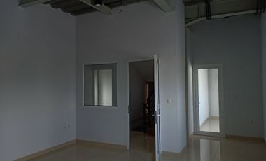 Gudang Akses Kontainer 40 Feet di Sentra Niaga Harapan Indah