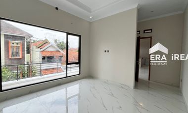 DIJUAL RUMAH BARU 2 LANTAI DI SOLO SUMBER DEKAT GRAHA SABA BUANA