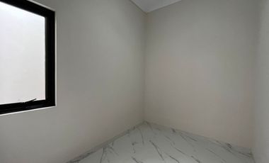 DIJUAL RUMAH BARU 2 LANTAI DI SOLO SUMBER DEKAT GRAHA SABA BUANA