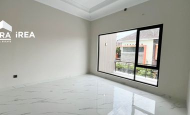 DIJUAL RUMAH BARU 2 LANTAI DI SOLO SUMBER DEKAT GRAHA SABA BUANA
