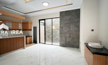 DIJUAL RUMAH BARU 2 LANTAI DI SOLO SUMBER DEKAT GRAHA SABA BUANA