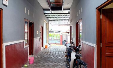 KOST DIJUAL MURAH, TANAH LUAS 10 KAMAR PLUS RUKO DEKAT KAMPUS UTY DAN UGM