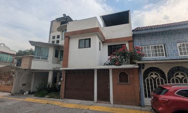 PRECIOSA CASA EN PRIVADA REMODELADA EN HACIENDA DEL PARQUE