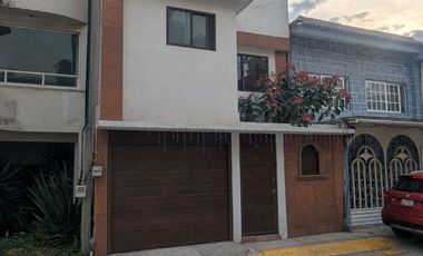 PRECIOSA CASA EN PRIVADA REMODELADA EN HACIENDA DEL PARQUE
