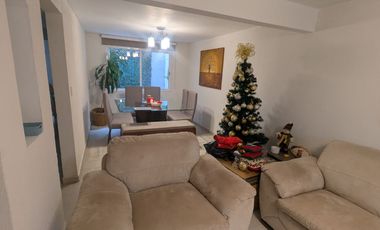 PRECIOSA CASA EN PRIVADA REMODELADA EN HACIENDA DEL PARQUE