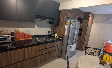 PRECIOSA CASA EN PRIVADA REMODELADA EN HACIENDA DEL PARQUE