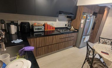 PRECIOSA CASA EN PRIVADA REMODELADA EN HACIENDA DEL PARQUE