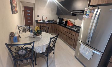 PRECIOSA CASA EN PRIVADA REMODELADA EN HACIENDA DEL PARQUE