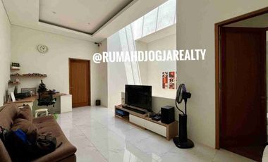 Rumah Mewah Full Furnish Di Perumahan Elite JL. Parangtritis km 5 Sewon