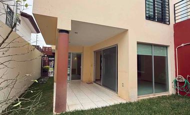 Casa en venta en el Boulevard de Jardín Real Zapopan, Zona Real