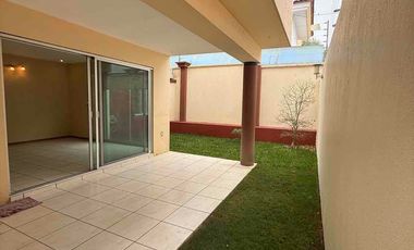 Casa en venta en el Boulevard de Jardín Real Zapopan, Zona Real