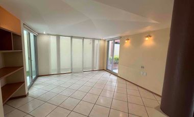 Casa en venta en el Boulevard de Jardín Real Zapopan, Zona Real