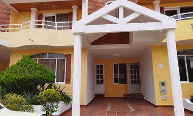 VENDO HERMOSA CASA EN EL ENCANTO EXCELENTE UBICACIÓN.