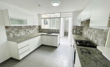 VENTA DUPLEX en la Gardenias SURCO 118 m2 3 Habitaciones 3 Baños 1 Est 1 Dep