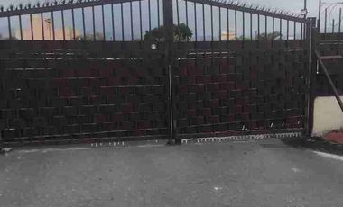 Casa de un nivel con albercas acepta crédito Infonavit se puede ampliar